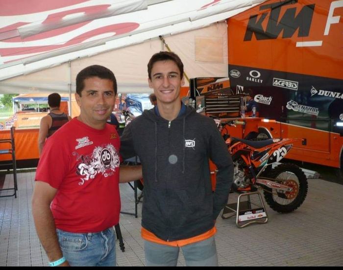 Oriel Peregrina en la carpa de KTM Factory Racing